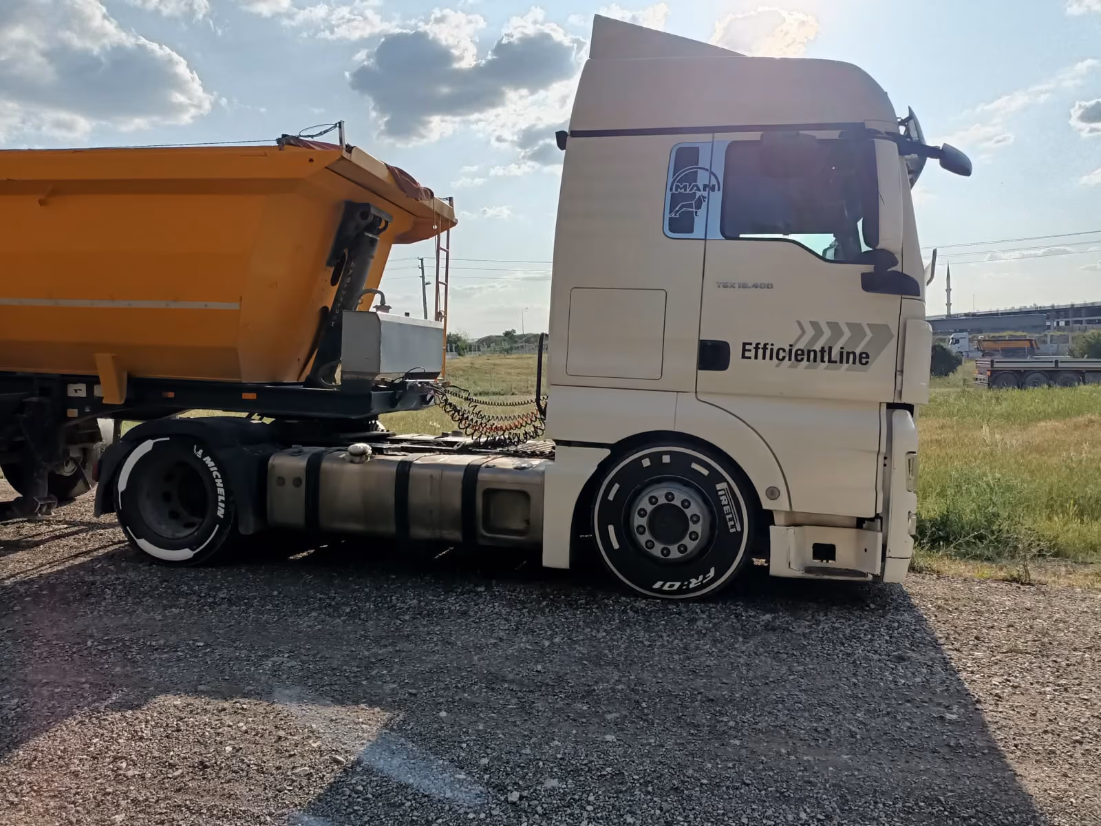 MAN TGX çekici ve damperli dorse sevkiyat öncesi